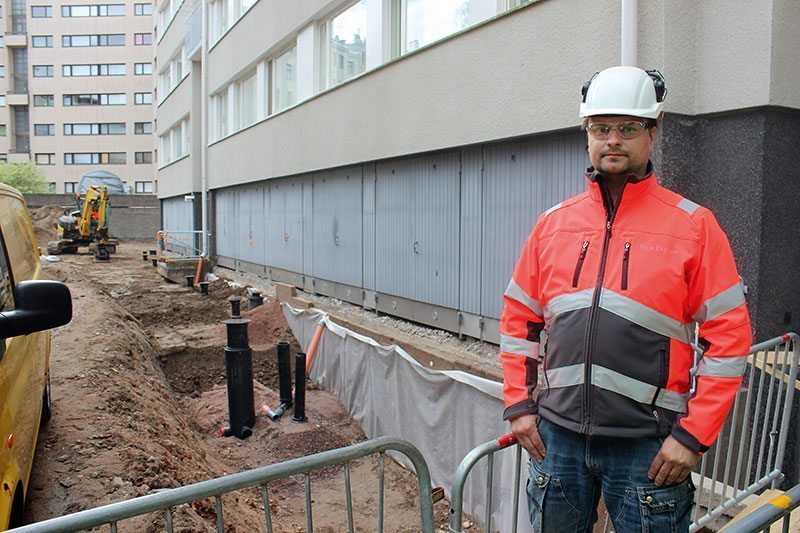 Sepänkatu Sepänkadun maarakennusurakan työnjohtaja Marko Paloniemellä on paitsi 15 vuoden oma yrittäjäkokemus, pian myös rakennusmestari AMK -pätevyys. Sen mies on suorittanut aikuisopiskelijana työn ohessa.